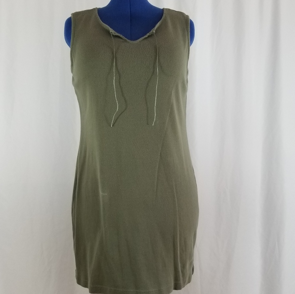 Women Sleeveless size 12/L Dress with tie at neck